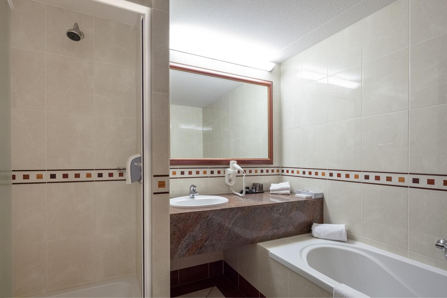 Nieuw-Amsterdam Van Der Valk Hotel Emmen מראה חיצוני תמונה