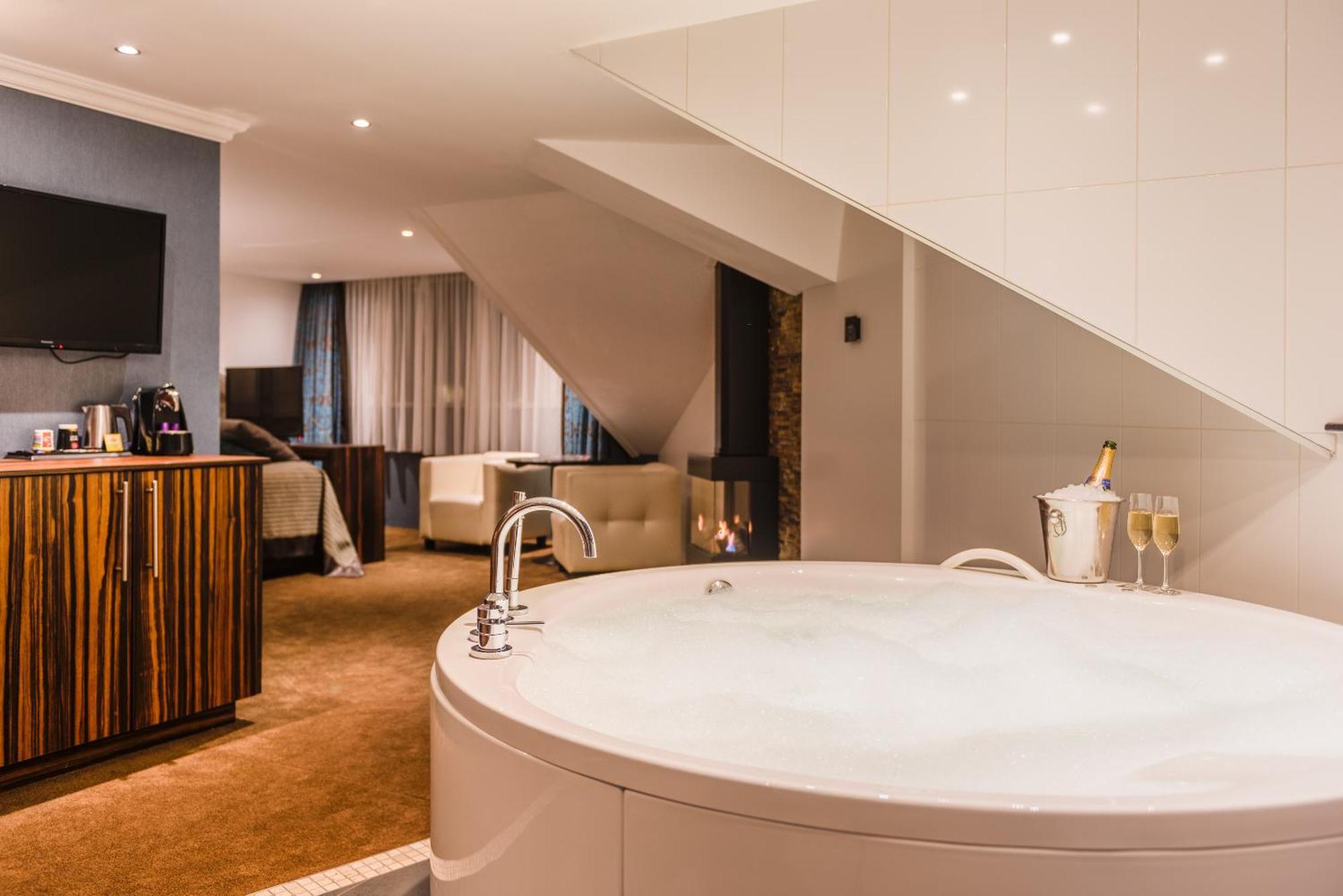 Nieuw-Amsterdam Van Der Valk Hotel Emmen מראה חיצוני תמונה